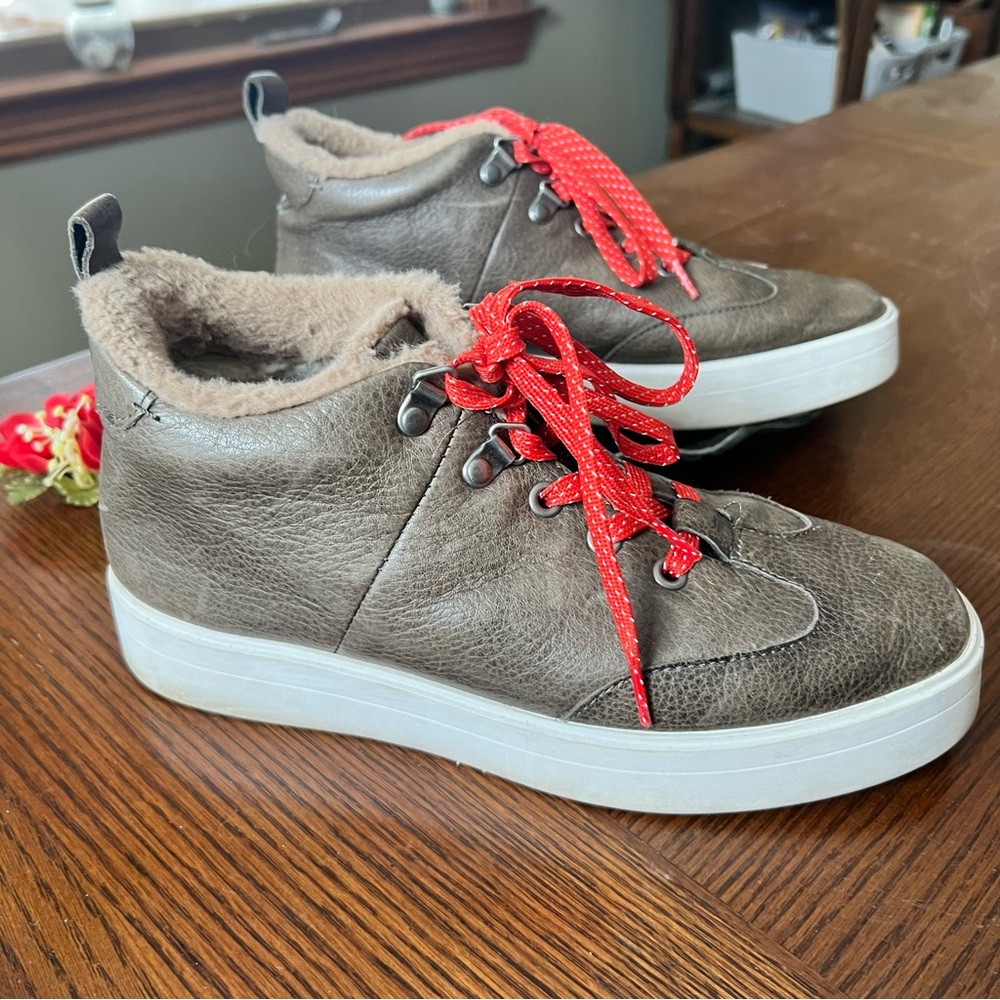 CLARKS WOMENS HERO HIKER BOOTS Dark Tan Brown Leather Sherpa 7 Shoes High Top - Picture 3 of 8